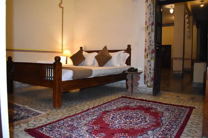Room 4 of 14