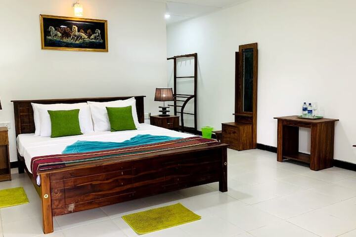 Room 5 of 13