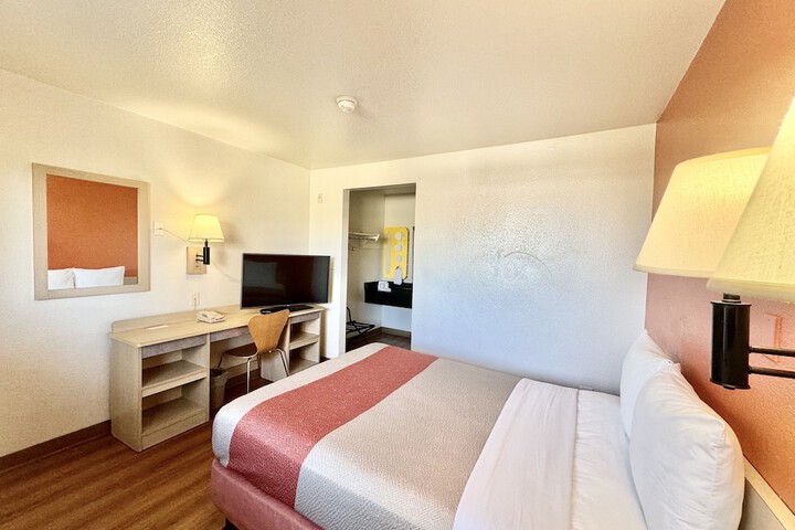 Room 8 of 23