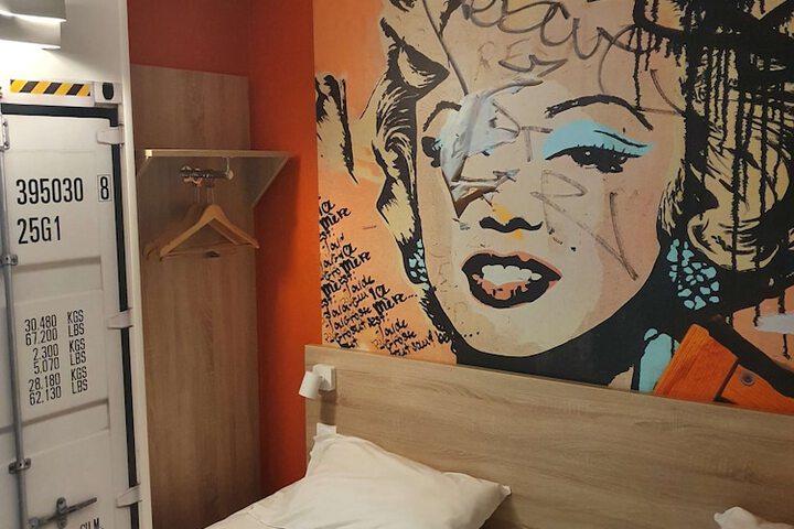 Room 5 of 22