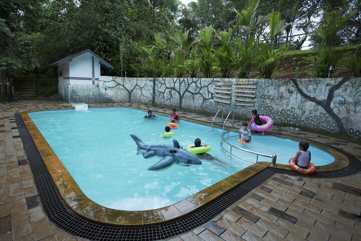 Pool 25 of 63