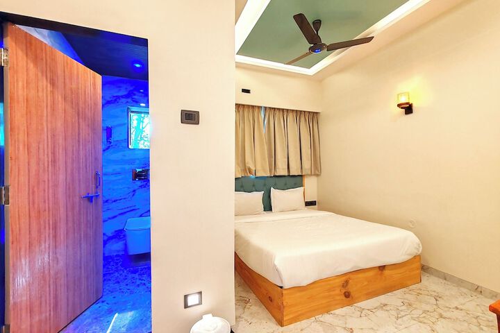 Room 13 of 20