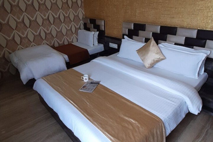 Room 9 of 14