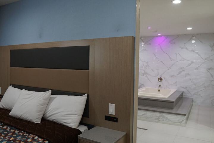 Standard | King Bed (8 of 14)