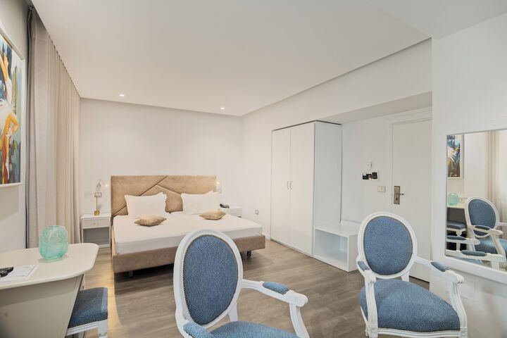 Room 16 of 62