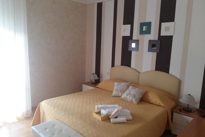 Room 6 of 44