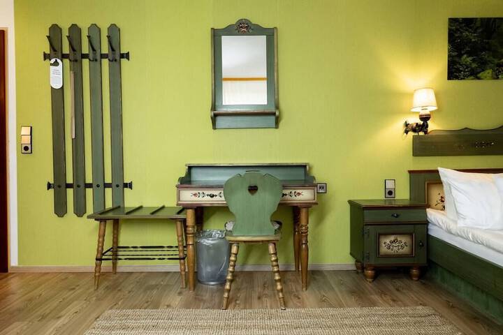 Room 45 of 76