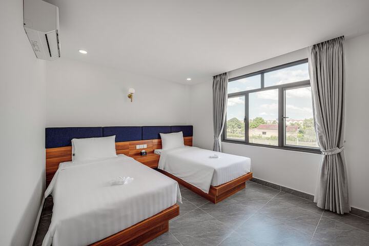 Room 4 of 18