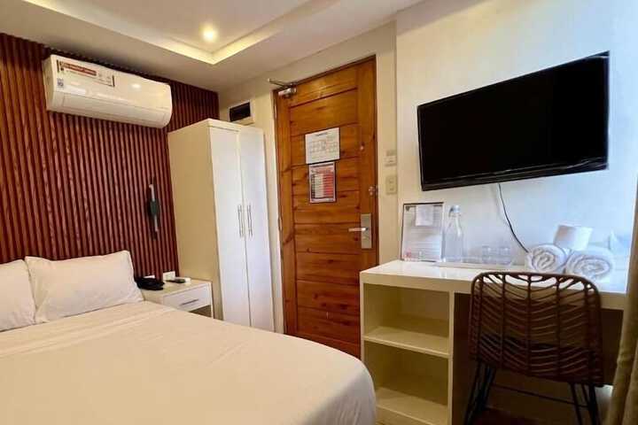 Room 5 of 15