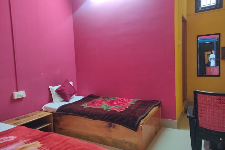 Room 6 of 10