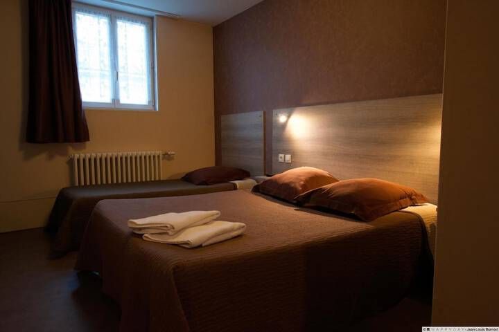 Room 12 of 42