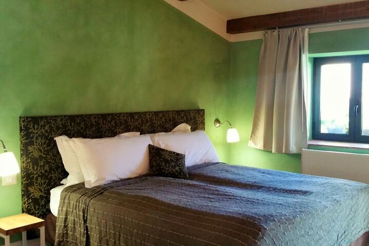 Room 35 of 66