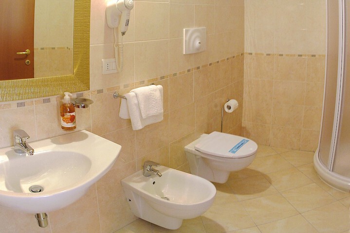 Room 8 of 26
