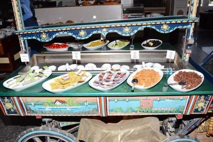 Breakfast/Coffee Service 24 of 34