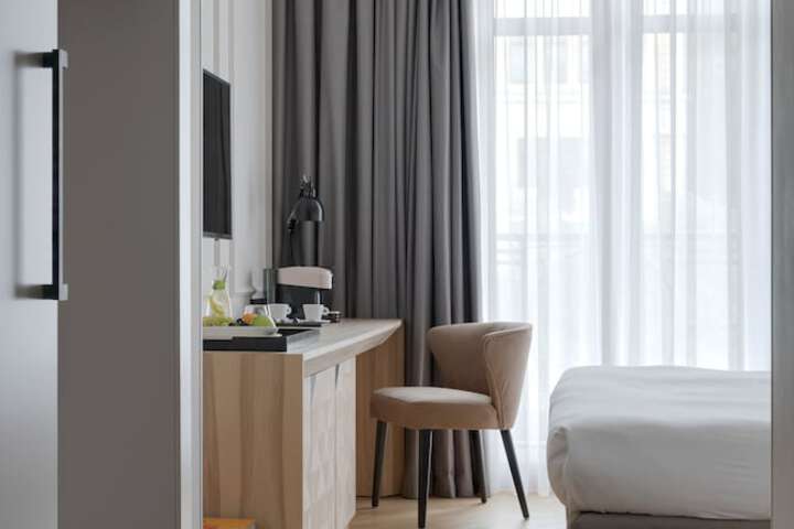 Room 11 of 101