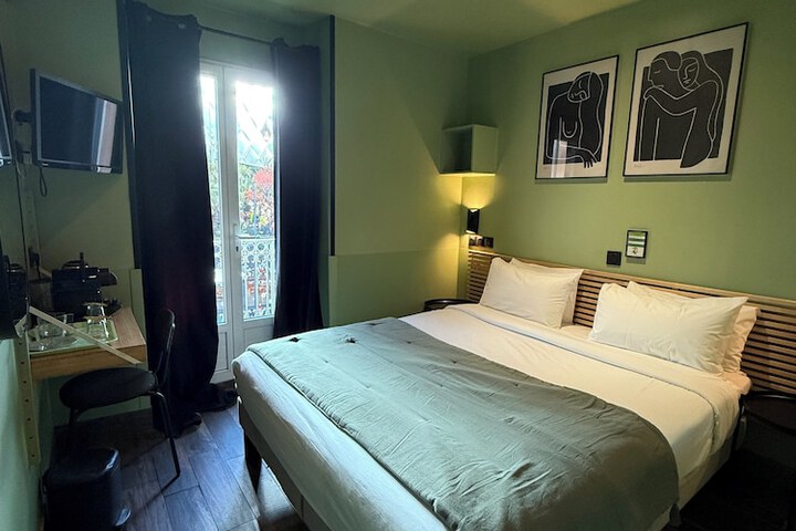 Room 52 of 76