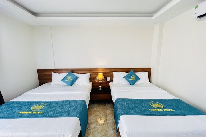 Room 3 of 10