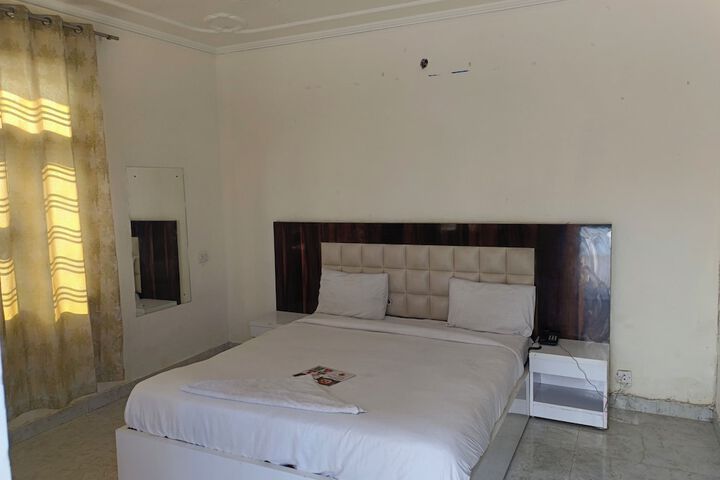 Room 2 of 17