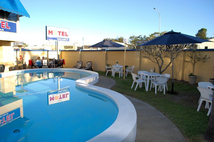 Pool 22 of 28