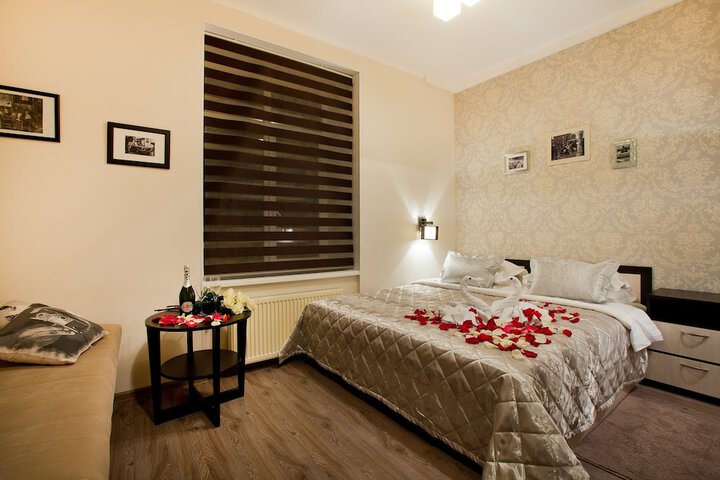 Room 15 of 19