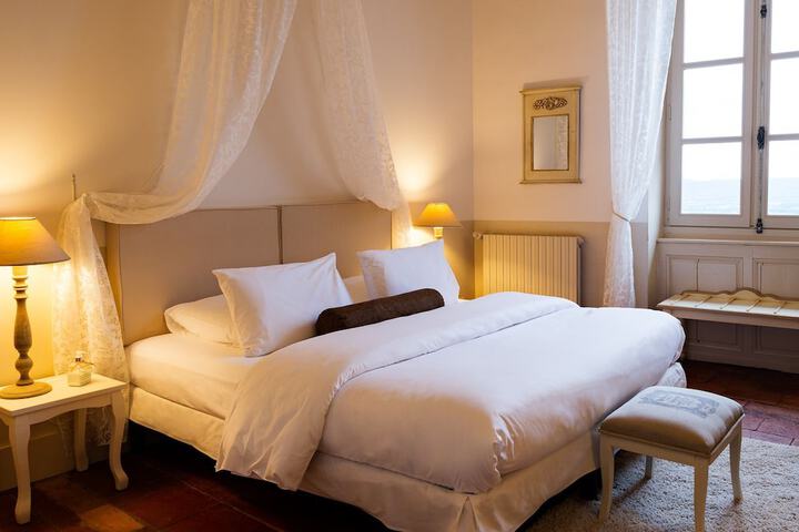 Room 8 of 42
