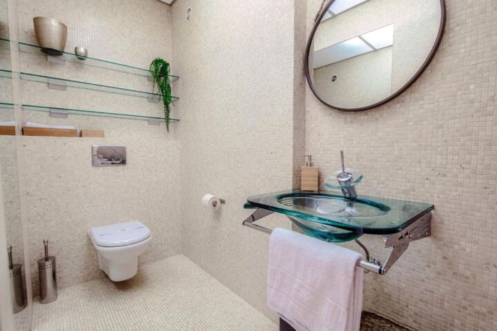 Room 2 of 73