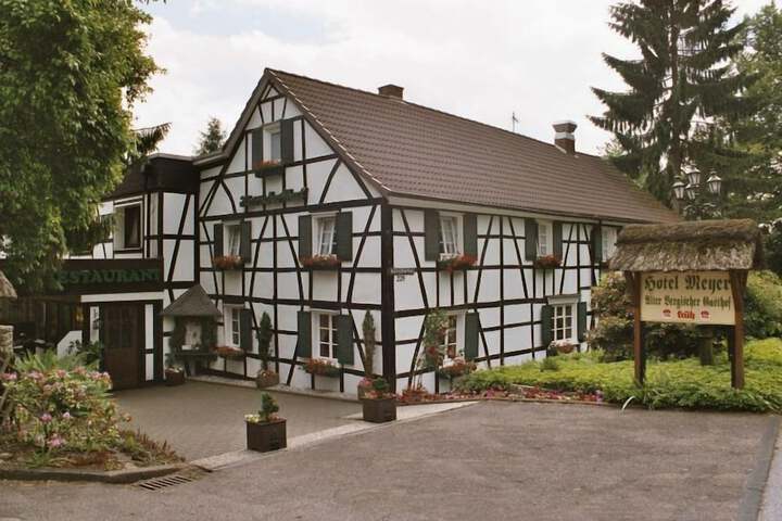 Hotel Meyer - Alter Bergischer Gasthof in Kuerten