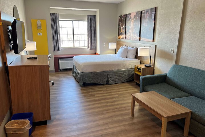 1 Queen Bed (24 of 25)