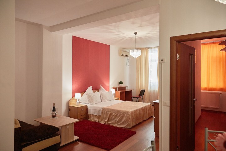 Room 18 of 230