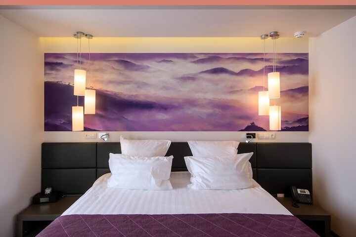 Room 26 of 37
