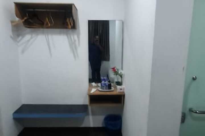 Room 5 of 28
