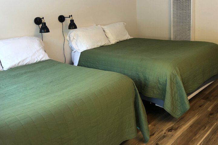 1 Double Bed and 1 Queen Bed (2 of 2)