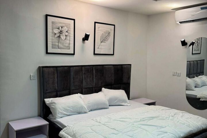 Room 8 of 40