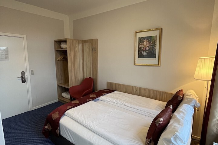 Room 34 of 52