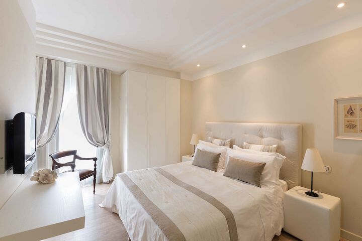 Room 4 of 159