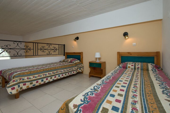 Room 10 of 40