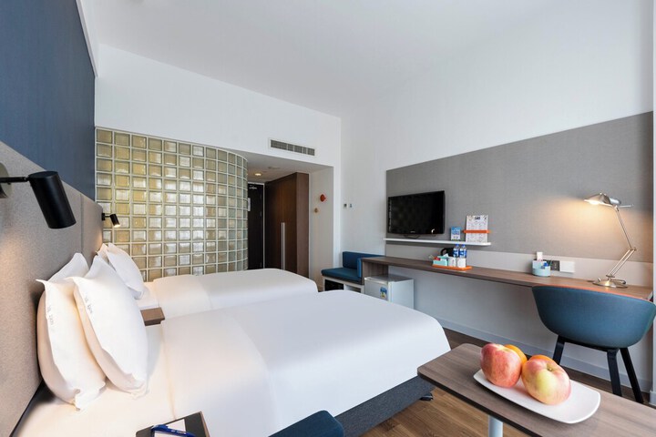 Room 10 of 49