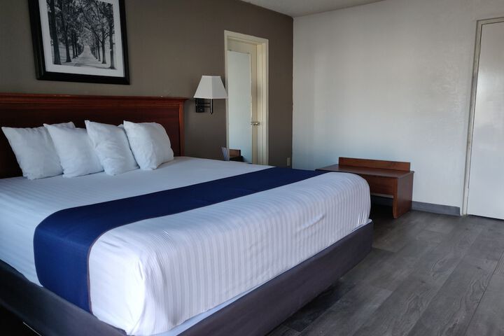 Deluxe Single Double Bed (7 of 11)