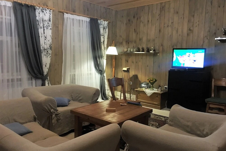 Room 2 of 4