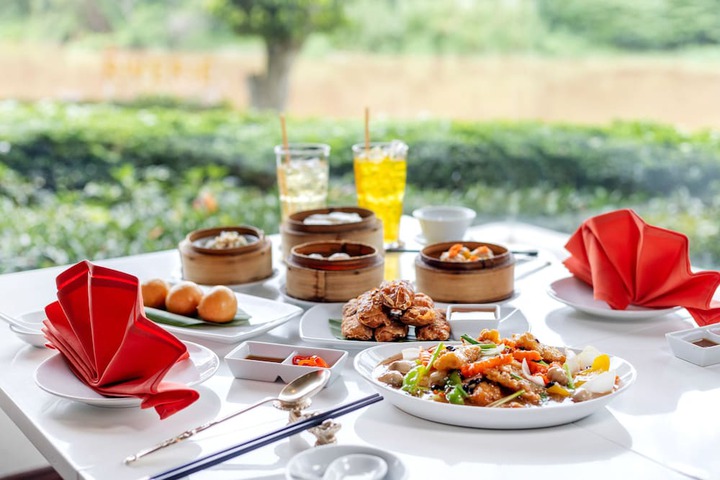 Dining 137 of 182