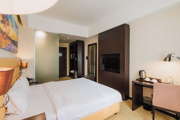 Room 5 of 53