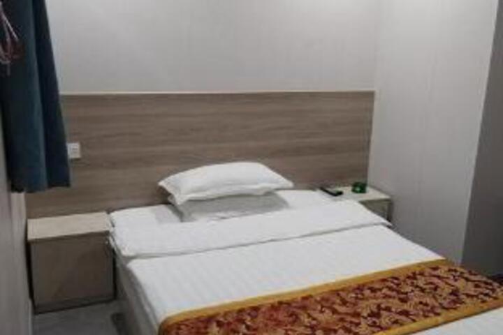 Room 6 of 6