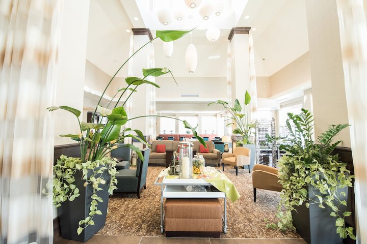 Lobby lounge