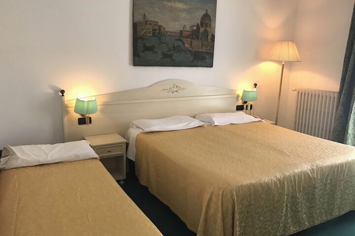 Room 10 of 82