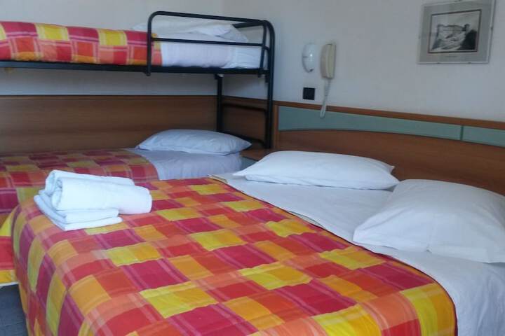 Room 11 of 33