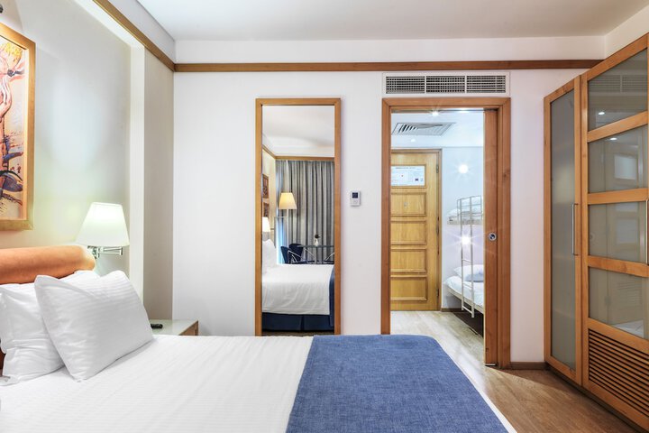 Room 21 of 154