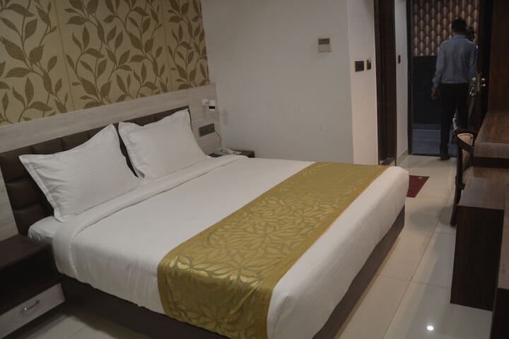 Room 6 of 22