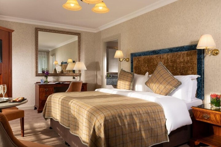 Room 10 of 39