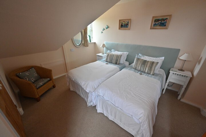Room 3 of 28