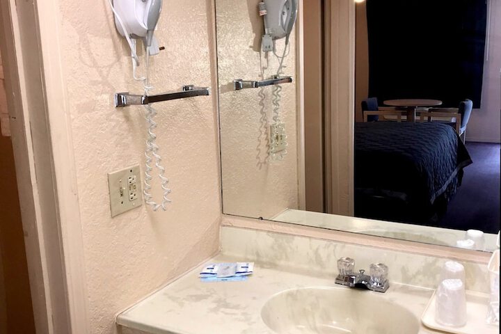 Bathroom sink